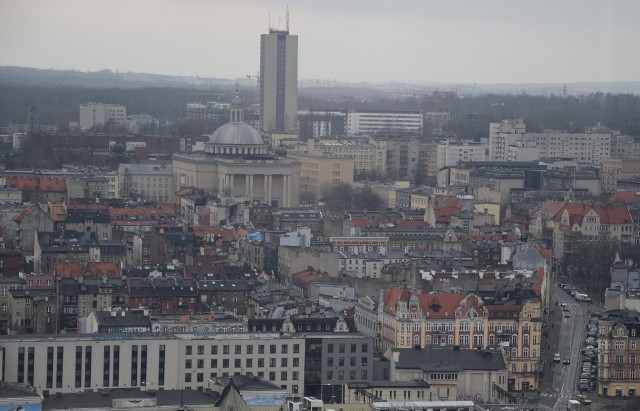 Centrum Katowic i widok na archikatedręZobacz kolejne zdjęcia. Przesuwaj zdjęcia w prawo - naciśnij strzałkę lub przycisk NASTĘPNE