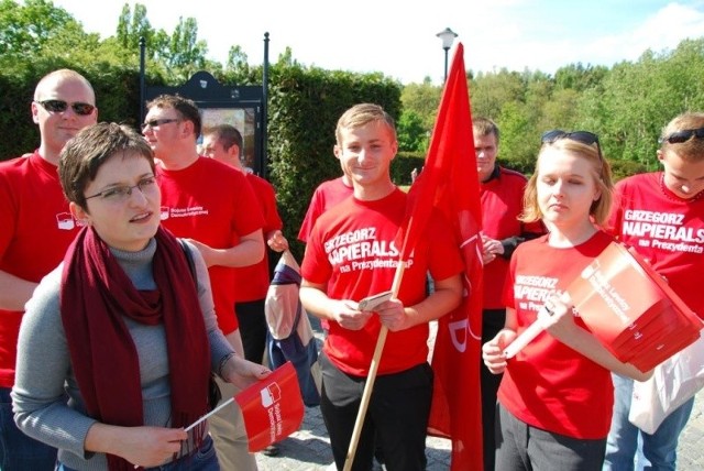 Młodzi socjaldemokraci namawiali w Świnoujściu do głosowania na Grzegorza Napieralskiego.
