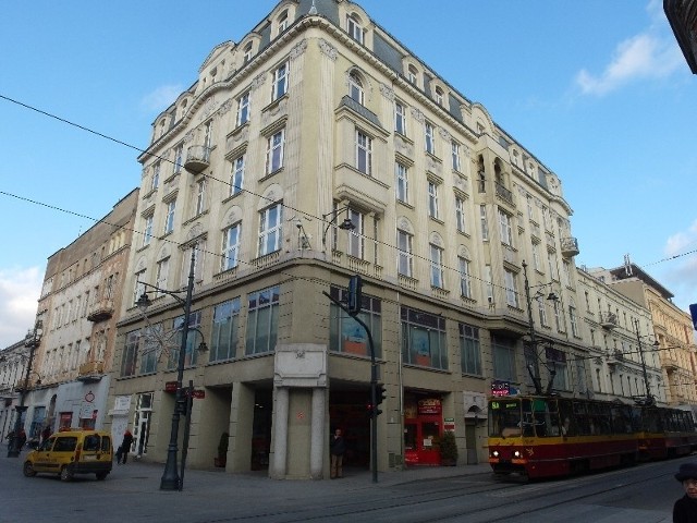 Budynek na rogu ul. Piotrkowskiej i ul. Zielonej został wzniesiony w 1913 r.