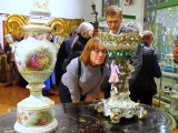 Muzeum Ziemi Lubuskiej pokazuje przebogatą w eksponaty wystawę europejskiej porcelany. Na wernisażu pojawiły się tłumy [ZDJĘCIA]