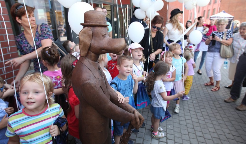 Ferdynand Wspaniały stanął przed Galerią Łódzką