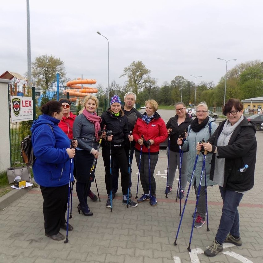 Zdrowa dieta i dużo ruchu m. in marsze nordic walking...