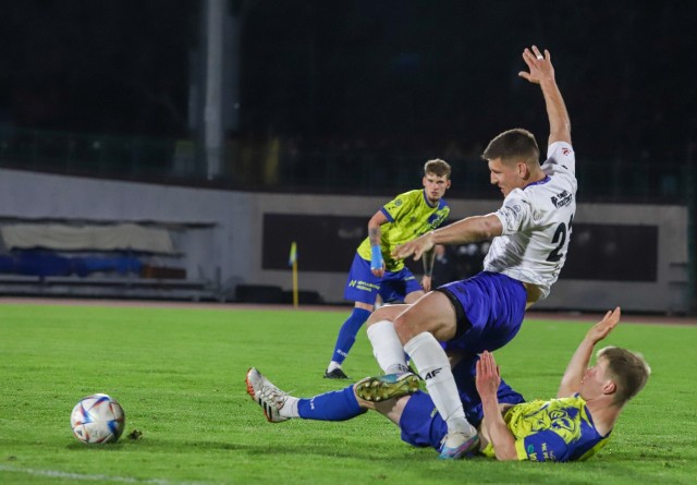 Derby Elana - Zawisza jak zwykle były zacięte i emocjonujące.Aby zobaczyć zdjęcia z meczu oraz kibiców na trybunach przesuń gestem lub strzałką w prawo>>>