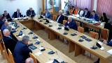 Nadzwyczajna Sesja Rady Powiatu w Staszowie. Radni debatowali na temat przyszłości staszowskiej porodówki