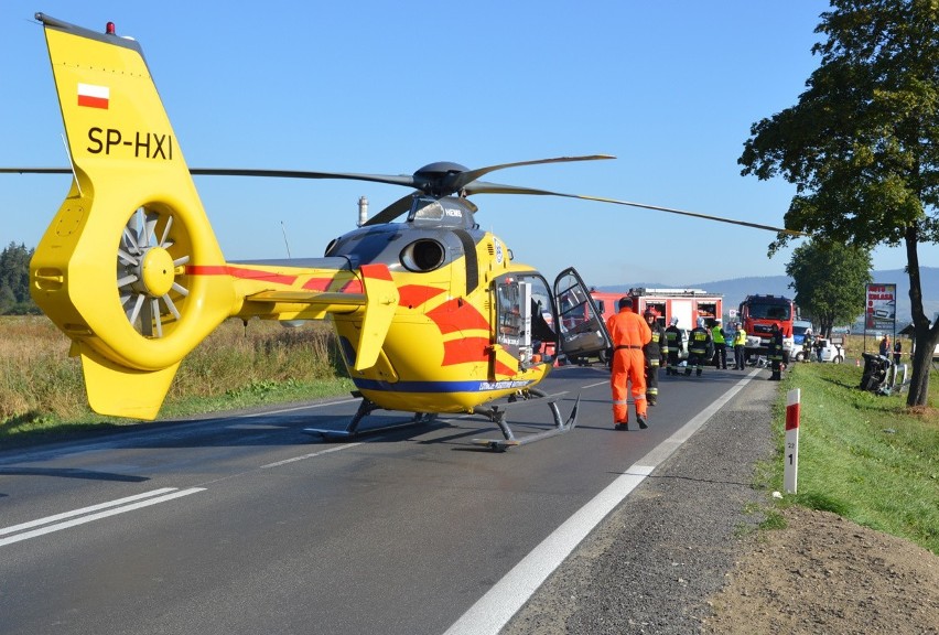 Tragiczny wypadek pod Wrocławiem na drodze krajowej 8. Jedna osoba nie żyje, trzy zostały ranne