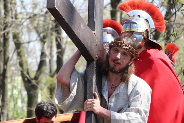 Chwalebne Misterium Męki Pańskiej w Piekarach Śląskich 2019 wyglądało niezwykle realistycznie