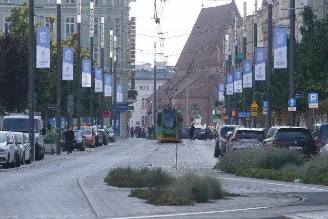 W czwartek w Poznaniu odbywa się piłkarskie święto, a więc mecz Lecha Poznań z Benfiką Lizbona w Lidze Europy, która nie gościła w naszym mieście od 2015 roku. Specjalnie na tę okazję w ciągu ulicy Święty Marcin zawisły specjalne banery promujące udział Kolejorza w tegorocznej edycji europejskich rozgrywek. Przejdź dalej i zobacz --->