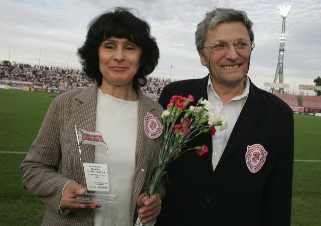 Elżbieta Wraga-Szymańczyk, wnuczka założyciela ŁKS Zenona Sienkiewicza oraz Jacek Bogusiak