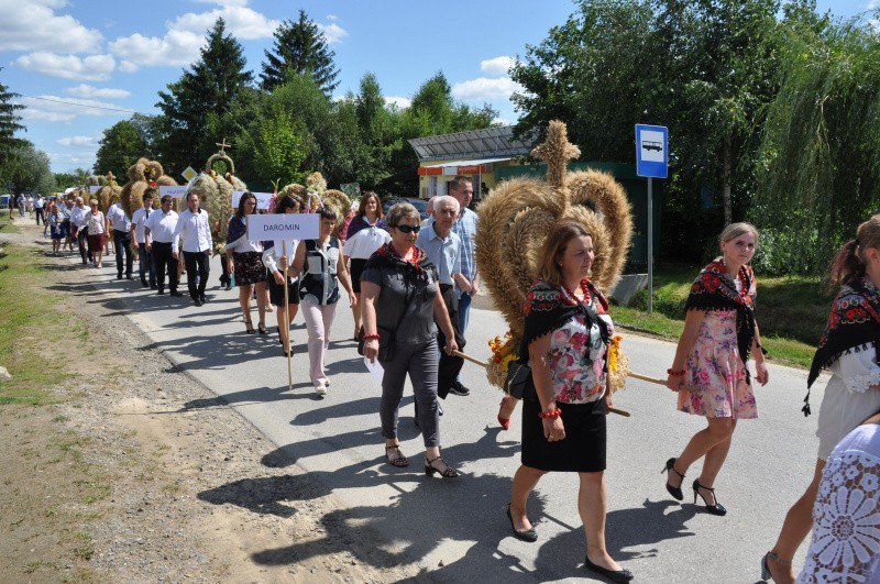 Dożynki gminy Wilczyce z barwnym korowodem i pięknymi wieńcami (ZOBACZ NOWĄ GALERIĘ ZDJĘĆ)