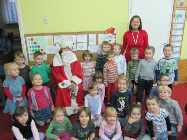 Po wesołej wspólnej zabawie około godz. 10.00 dzieciaki pożegnały Mikołaja i zaprosiły na następny rok.