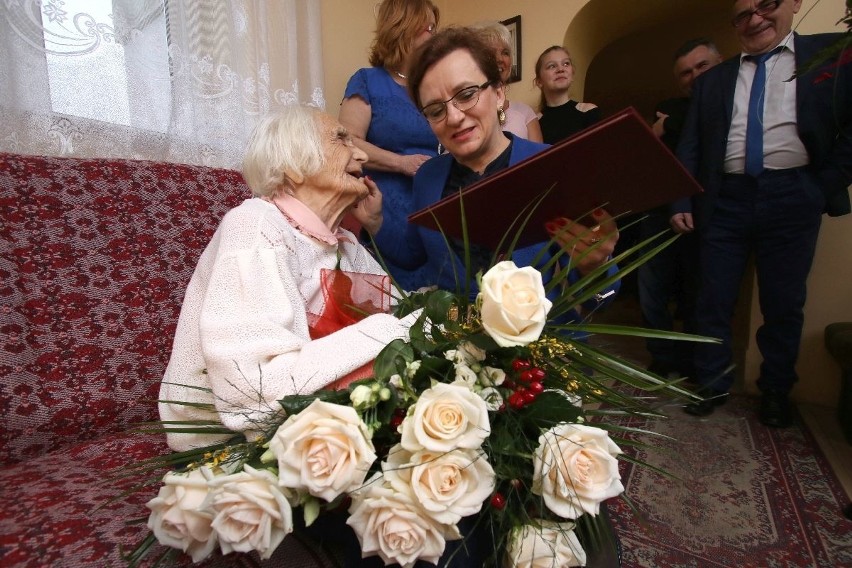 Marianna Gocoł z Sędziejowic ma 106 lat i do lekarza nie chodzi