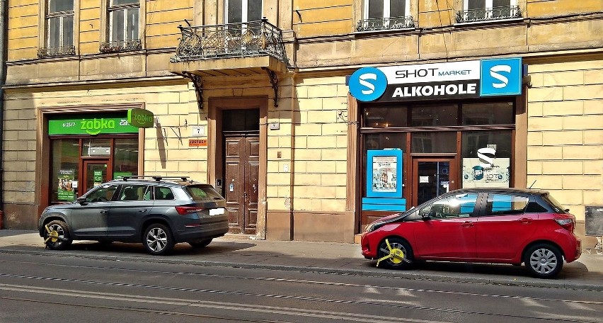 Kraków. Mistrzowie parkowania przechodzą samych siebie [ZDJĘCIA]