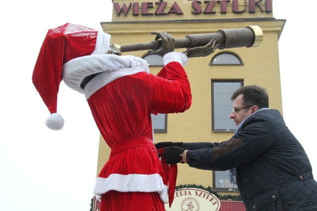 Arkadiusz Latos kończy ubierać swojego Wizjonera.