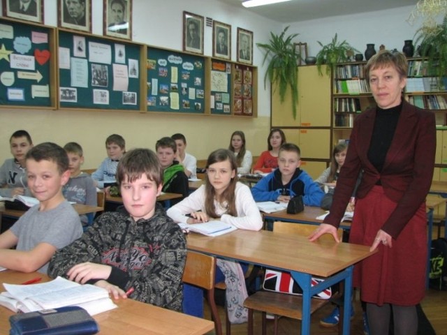 Nowa strategia może pomóc uczniom i nauczycielom bielskiego ZS z DNJB. Na zdjęciu lekcja białoruskiego z nauczycielką Walentyną Babulewicz. 