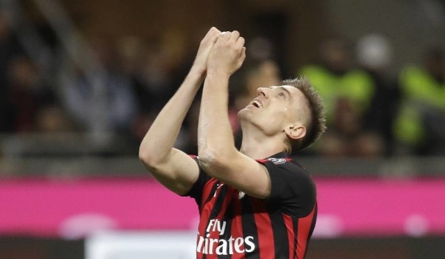 Na zdjęciu: Krzysztof Piątek. Mecz Parma - AC Milan odbył się w ramach 33. kolejki Serie A. AC Milan rozczarował w sobotnim spotkaniu. Ekipa Gennaro Gattuso tylko zremisowała na wyjeździe z Parmą 1:1. Krzysztof Piątek nie oddał w tej batalii nawet celnego strzału [wynik meczu 20.04.2019]