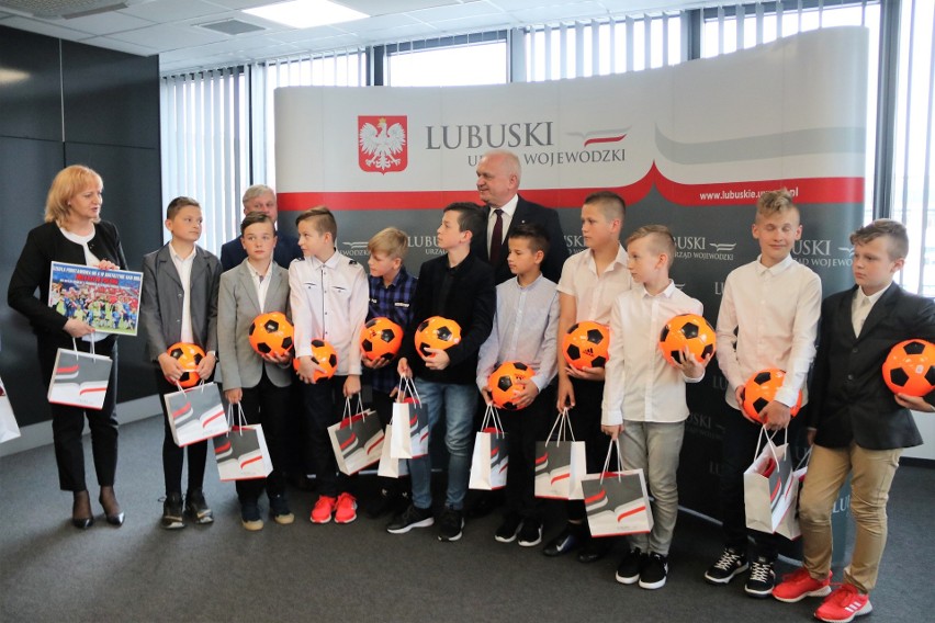 SP-4 Kostrzyn wraca na Stadion Narodowy jako triumfator turnieju "Z Podwórka na Stadion o Puchar Tymbarku"