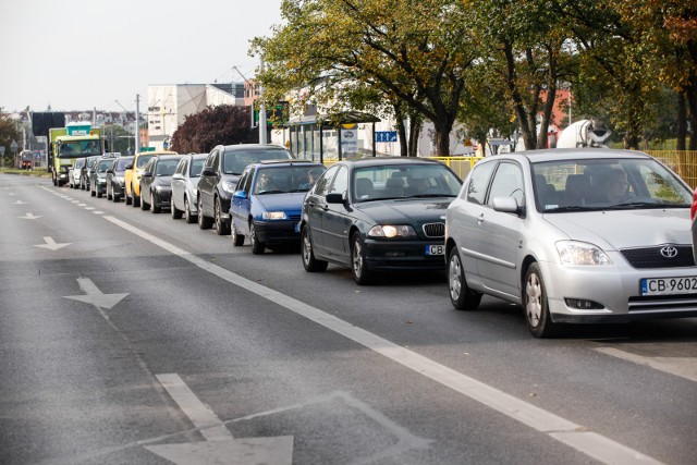 Według Polskiego Związku Przemysłu Motoryzacyjnego w ubiegłym roku zarejestrowano ponad 483 tys. samochodów. Jakie modele były najczęściej wybierane?Sprawdź ranking na kolejnych slajdach --->