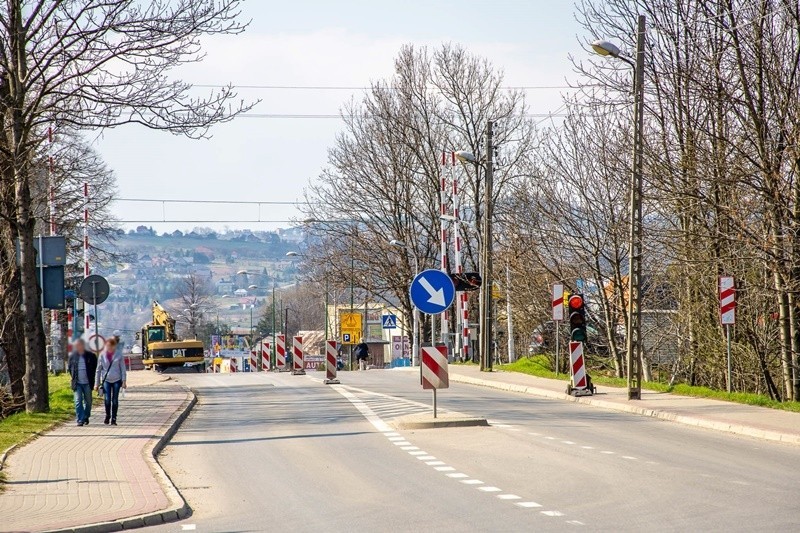 Nowy Sącz. Ulica Krakowska rozkopana. Trwa remont nawierzchni [ZDJĘCIA]