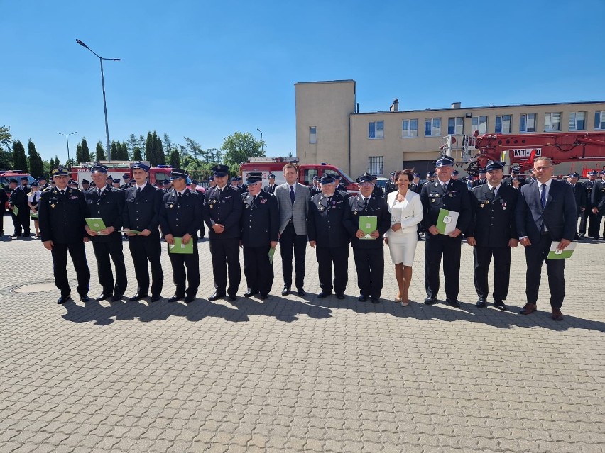 Uroczystość przekazania pieniędzy dla jednostek OSP na zakup...