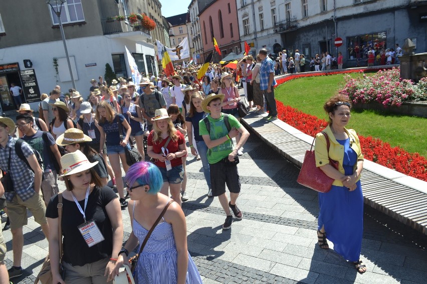 Setki pielgrzymów na ulicach Rybnika