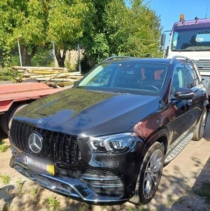 300 tysięcy złotych wynosi wartość samochodu marki Mercedes...
