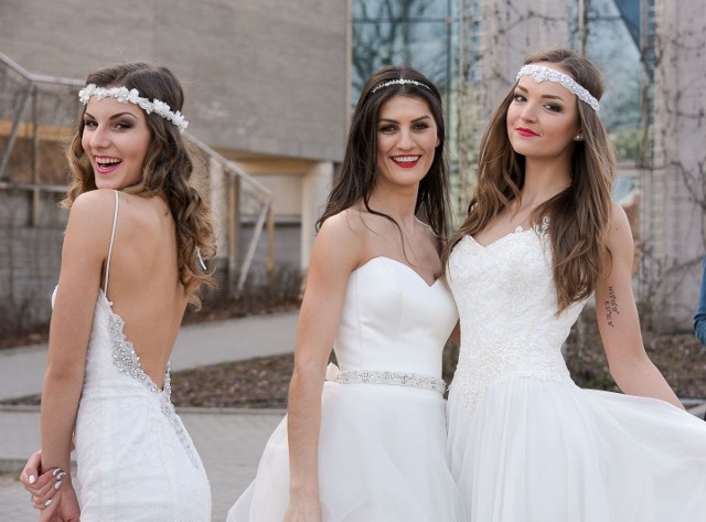 Finalistki konkursu Miss Podlasia przygotowują się do galowego koncertu wyborów najpiękniejszej. We wtorek kandydatki do korony wybierały suknie ślubne.
