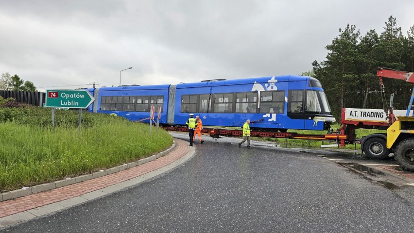 Zablokowane przez...tramwaj rondo w Cedzynie koło Kielc