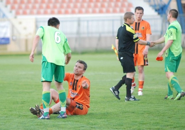 Piłkarze KSZO przegrali mecz z Górnikiem Polkowice, jednak murawę opuszczali przy oklaskach i mobilizujących okrzykach.