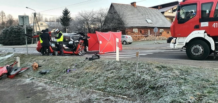 Nie żyją dwie osoby, dwie trafiły do szpitala. Tragiczny wypadek po zderzeniu hondy i skody w Bliznem [ZDJĘCIA]