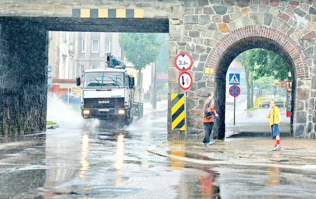 Tak wyglądało wczoraj pod wiaduktem na Lichnowskiej