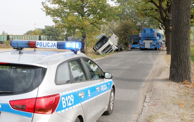 W miejscowości Żygląd na DK91 ciężarówka zjechała do rowu.