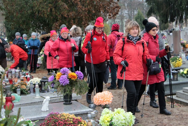 Grudziądzki Klub Miłośników Nordic Walking"PATYCZAKI" w Grudziądzu zaprosił członków, sympatyków i wszystkich chętnychna VI Marsz Nordic Walking „Pamięci Piotra Mrozińskiego – „FILIPA” w dniu 24.11.2019 roku Na trasie:Cmentarz Parafialny – Park Miejski – przejazd autobusem nr 17 do ul. Jaskółcza – marsz N W: Marusza - Pokrzywno z atrakcjami.