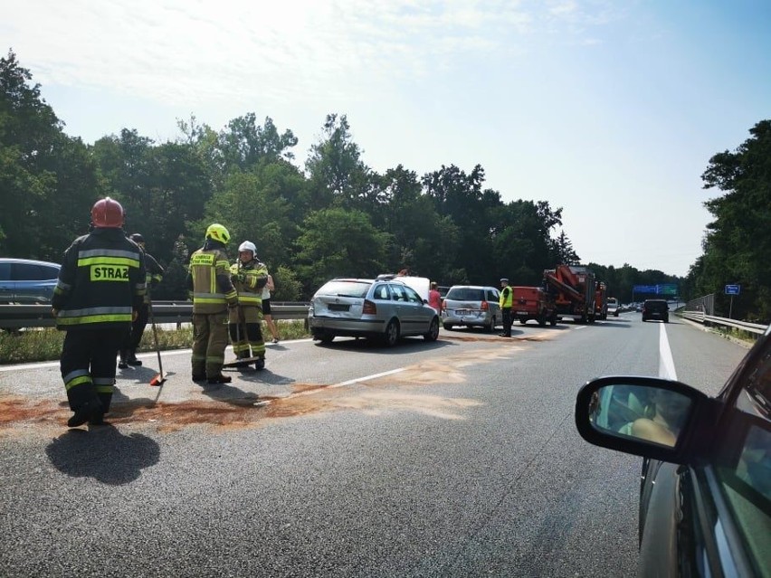 Wypadek na węźle Kiejewo w Szczecinie. Trzy osoby w szpitalu w tym dziecko 