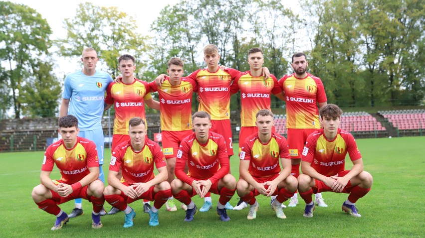 Grała piłkarska 3. liga [10-11.09.2022]. Wygrana Korony II, w derbach Łagów pokonał KSZO. Porażki Czarnych Połaniec i Wisły Sandomierz