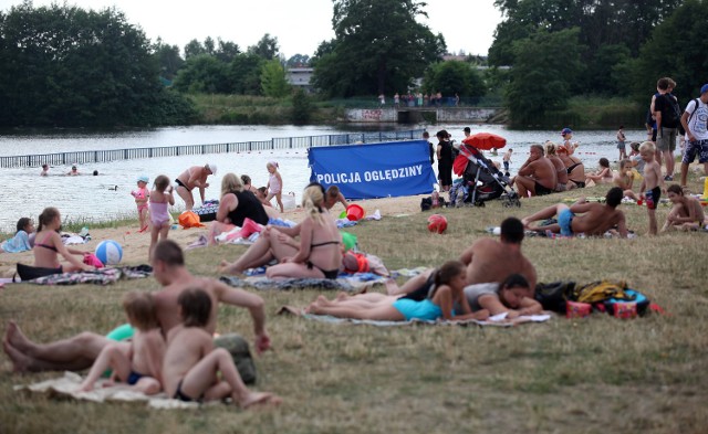 W lipcu na Stawach Jana mimo obecności ratowników i tłumu plażowiczów utonął 30-letni mężczyzna.  Tymczasem od soboty nie ma tam ratowników. Nadzoru może nie być też dziś i jutro