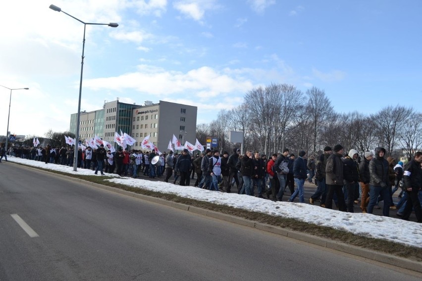 Strajk w JSW: górnicy Jas-Mos pod siedzibą spółki