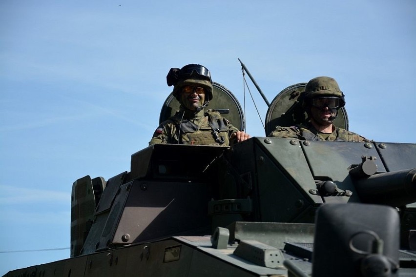 Mieszkańcy powiatu sępoleńskiego mogli zobaczyć przejazd żołnierzy na ćwiczenia [zdjęcia]
