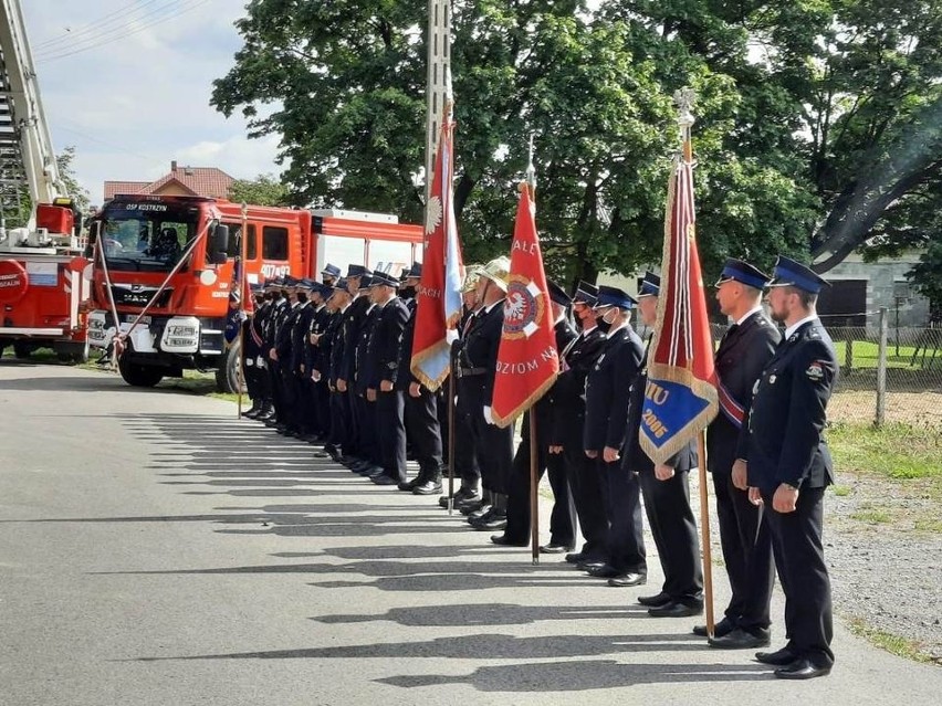 Strażacy z Ochotniczej Straży Pożarnej w Kostrzyniu...