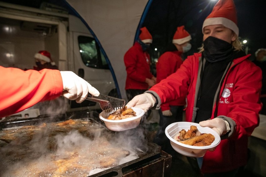 Kraków. 10 000 porcji świątecznego karpia wjedzie na ulice Krakowa
