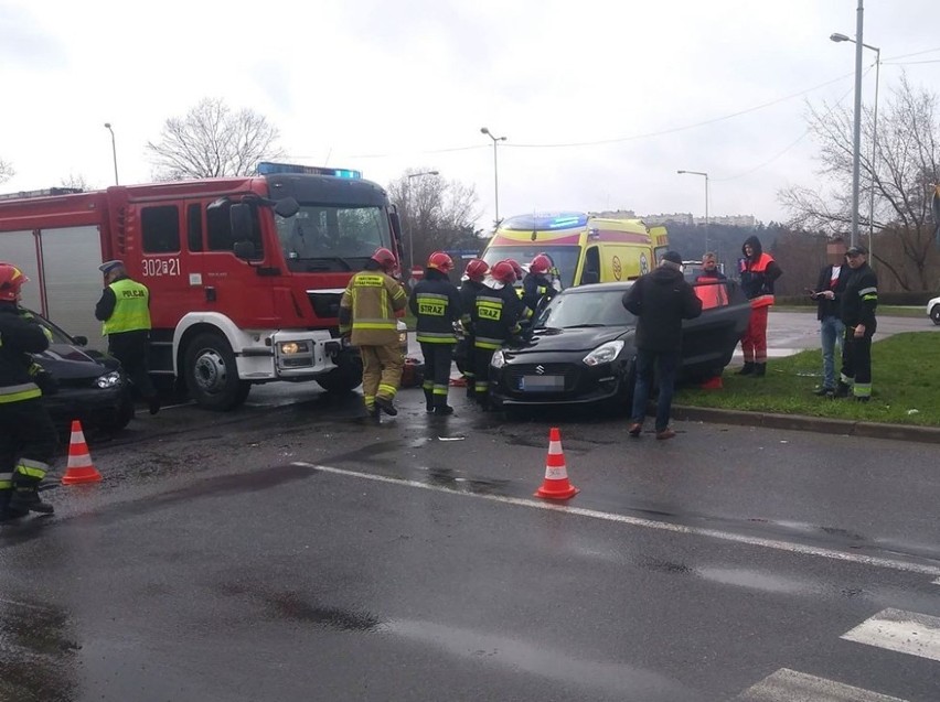 Do wypadku doszło w poniedziałek, 25 marca, na rondzie...