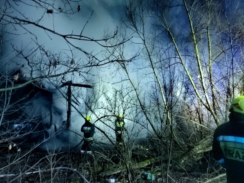 Pożar w Rusinowie. Spaliła się drewniana stodoła, w akcji pięć zastępów strażaków