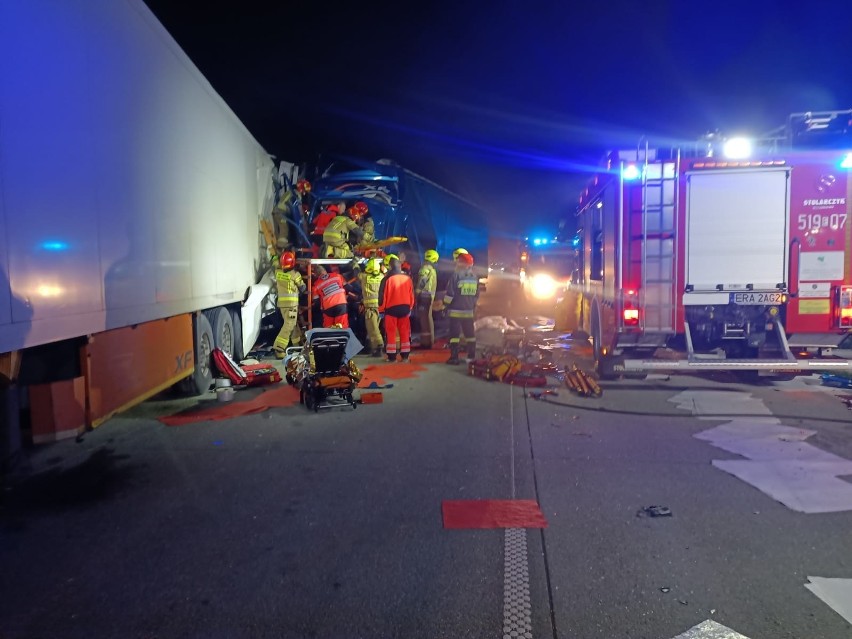 Wypadek na autostradzie A1 między Kamieńskiem a Piotrkowem...