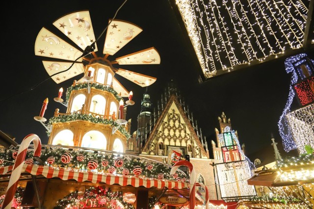 Jarmark Bożonarodzeniowy we Wrocławiu to jedna z największych atrakcji miasta w okresie zimowym.