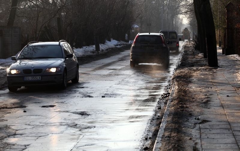 Są ulice, którymi strach jechać. Dziura na dziurze