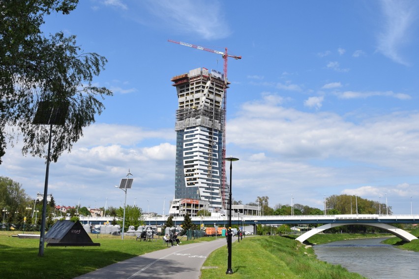 Inwestycja Olszynki Park w Rzeszowie coraz bliżej ukończenia. Kolos robi wrażenie! [NOWE ZDJĘCIA]