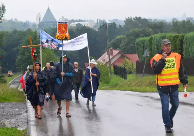 Z parafii św. Stanisława wyruszyła Piesza Pielgrzymka Dekanatu Andrychowskiego na Jasną Górę