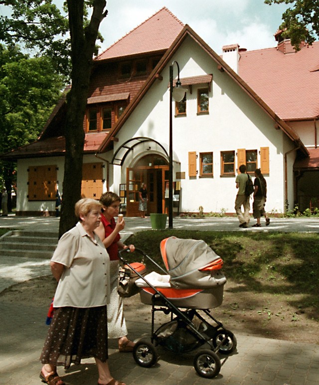 Jak zmieniła się słynna dzielnica Katowic na przestrzeni ostatnich 20 lat? Zajrzyjcie do galerii i powspominajcie razem z nami. Zobacz kolejne zdjęcia. Przesuwaj zdjęcia w prawo - naciśnij strzałkę lub przycisk NASTĘPNE