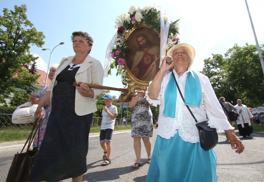Boże Ciało 2018 w Kielcach. W procesji wzięły udział tłumy kielczan [ZDJĘCIA]