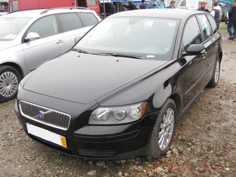 1. Volvo V50...