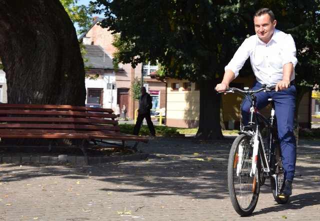 W akcję "Rower pomaga" zaangażował się czynnie burmistrz Włoszczowy Grzegorz Dziubek.